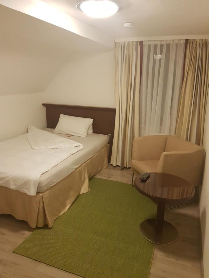 Hotel Pension Bluechersruh Bad Berneck im Fichtelgebirge Ruang foto